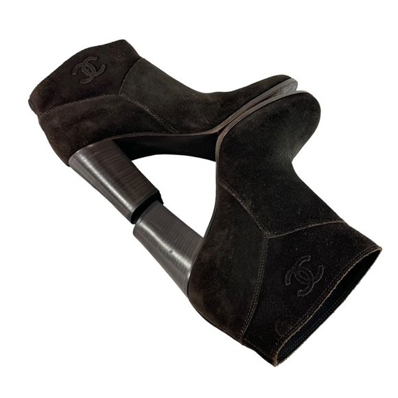 CHANEL Brown Suede CC Ankle Women's Booties Made in Italy Marked as 41 - 11US - Picture 9 of 11